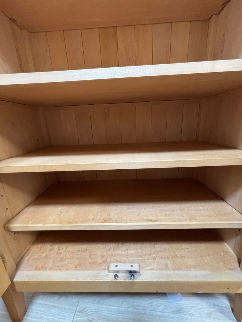 注)お取り置き中です 北の住まい設計社　 メープル木製ガラス扉キャビネット