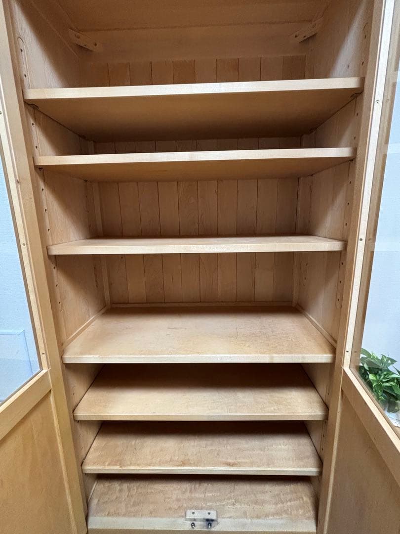 注)お取り置き中です 北の住まい設計社　 メープル木製ガラス扉キャビネット