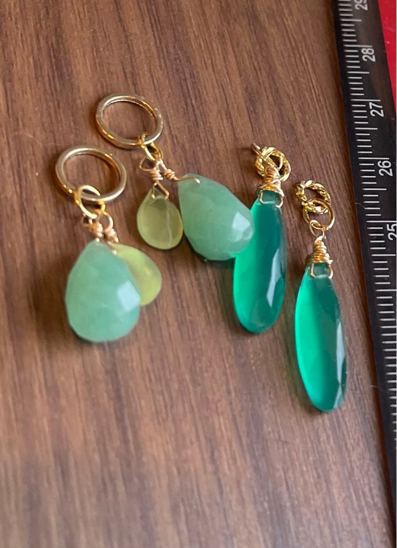 グリーンオニキスとアベンチュリンのピアスチャーム 2ペアお得セット