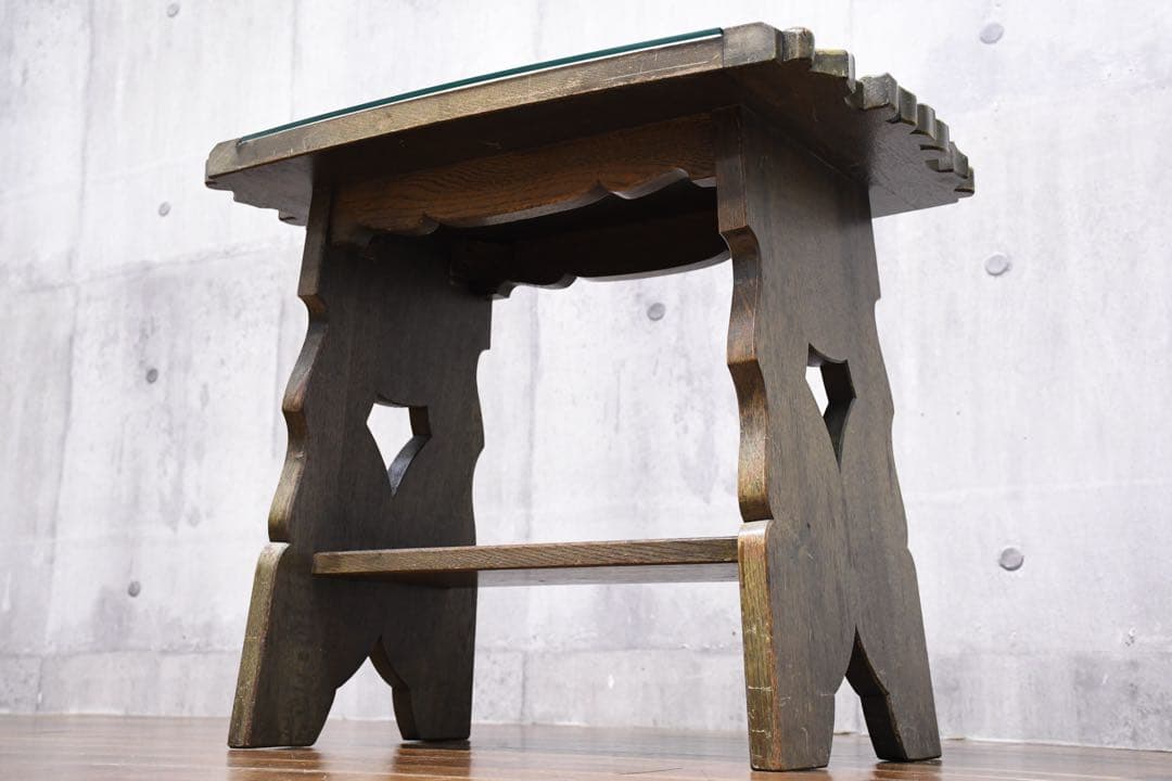 EIK67 神戸洋家具 伊藤家具 サイドテーブル オーク材 彫刻装飾 コーヒー