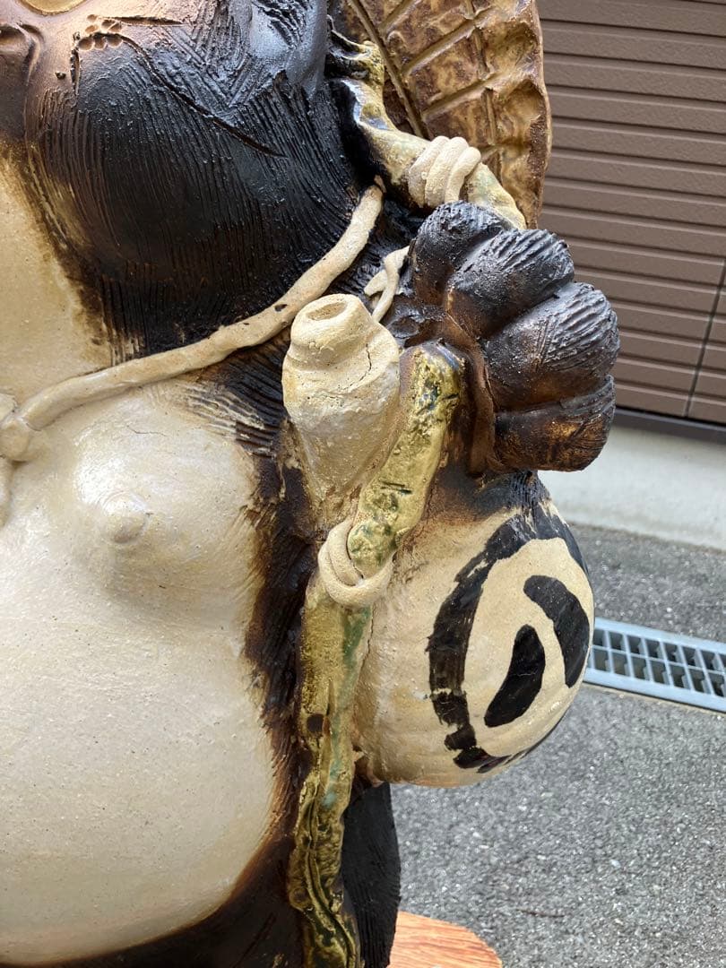 引取限定 たぬきの置物 大きな帽子 酒瓶付 | Shop at Mercari from