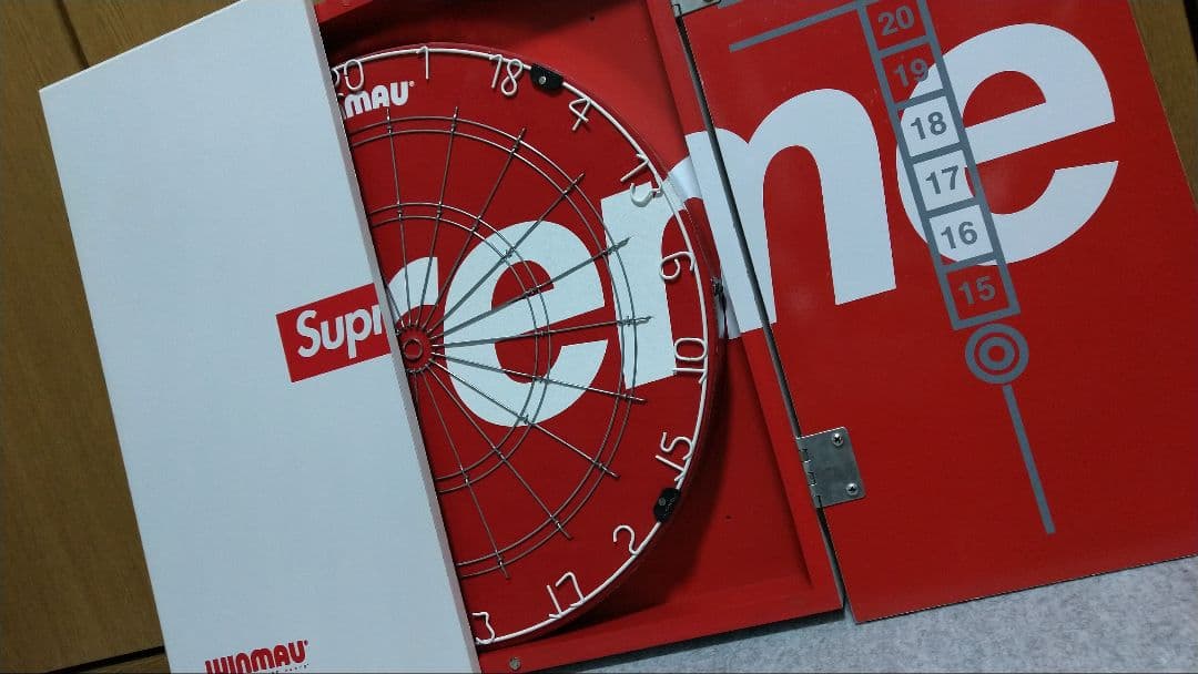 Winmau Supreme ダーツボード 赤
