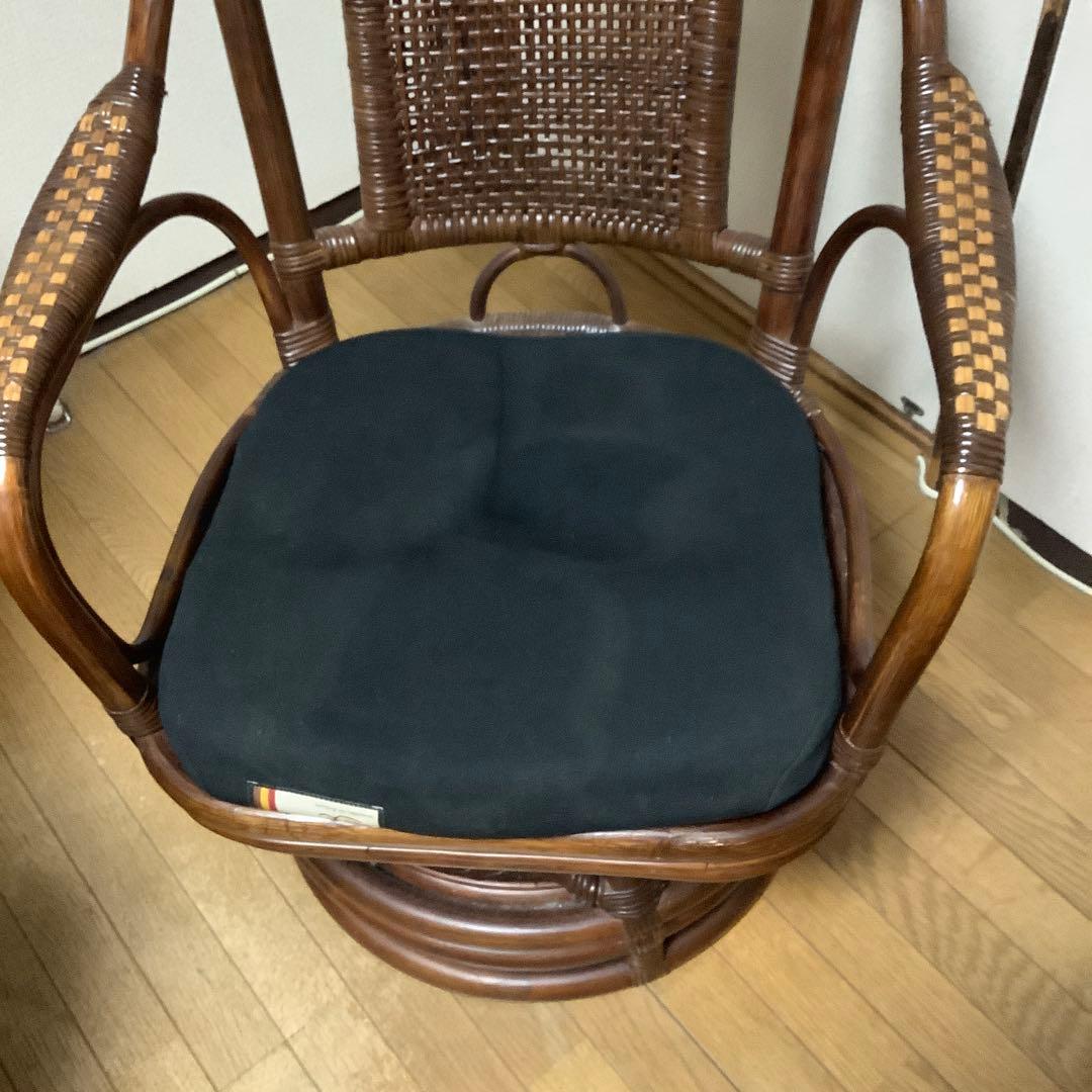 籐　ラタン製回転椅子 植物柄クッション付き