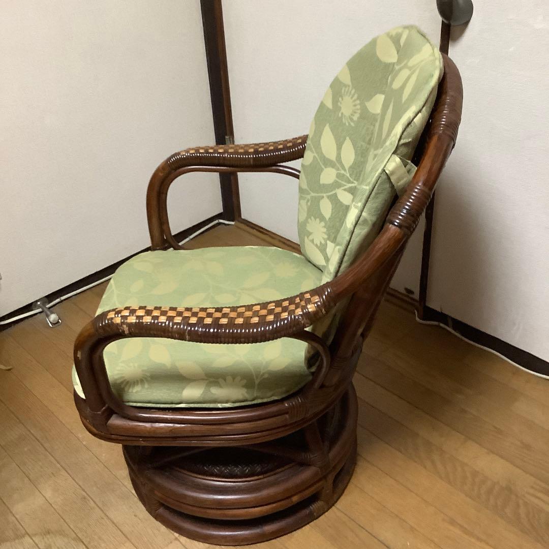 籐　ラタン製回転椅子 植物柄クッション付き
