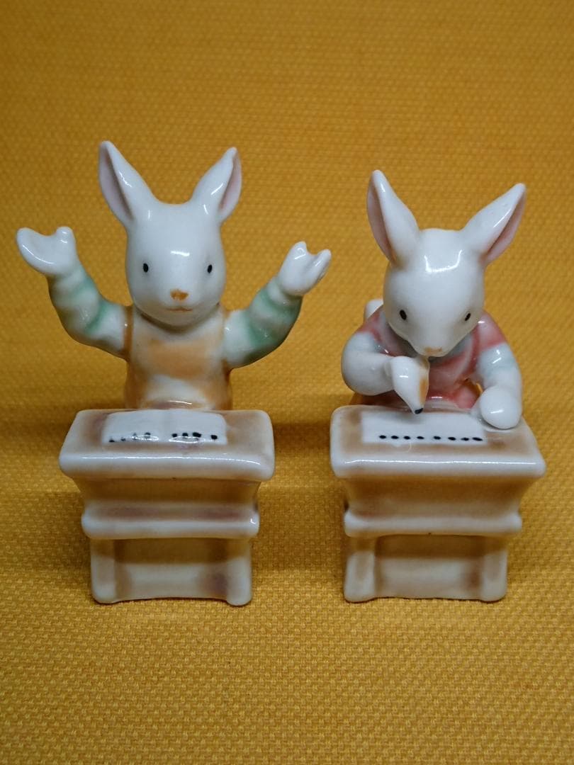 【美品】うさぎ　兎　陶器　オブジェ　置物　インテリア　工芸品　美術品　A1405