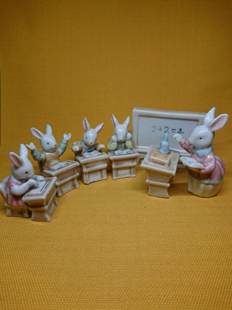 【美品】うさぎ　兎　陶器　オブジェ　置物　インテリア　工芸品　美術品　A1405