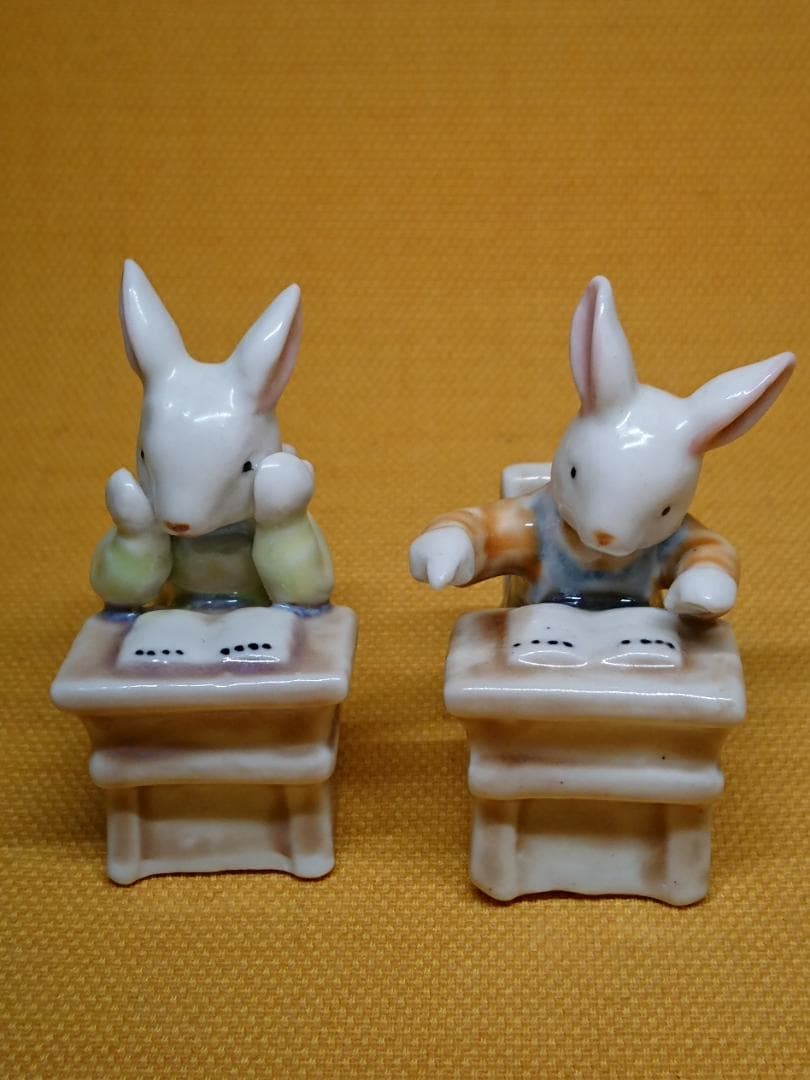 【美品】うさぎ　兎　陶器　オブジェ　置物　インテリア　工芸品　美術品　A1405