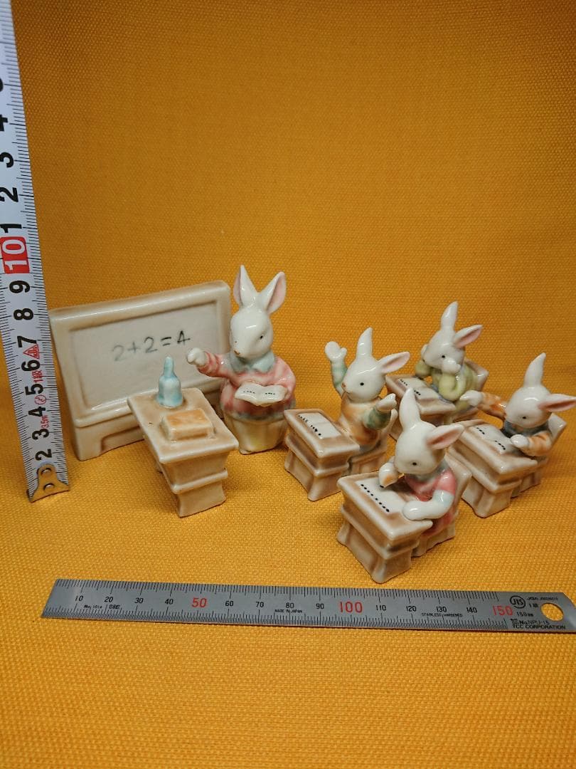 【美品】うさぎ　兎　陶器　オブジェ　置物　インテリア　工芸品　美術品　A1405