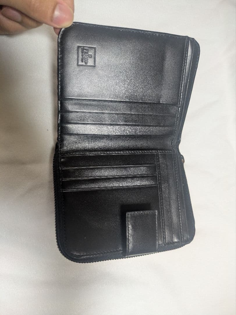 FENDI フェンディ ズッカ柄 二つ折り財布 ラウンドファスナー 箱付き 美品