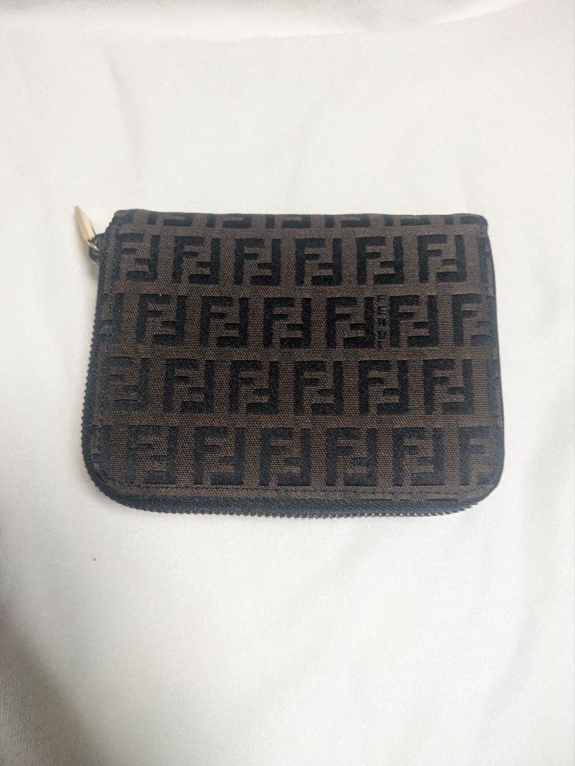 FENDI フェンディ ズッカ柄 二つ折り財布 ラウンドファスナー 箱付き 美品