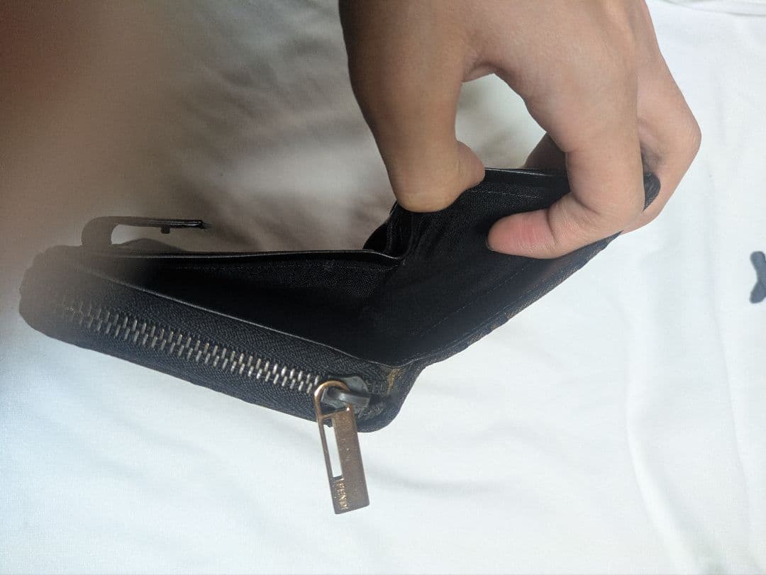 FENDI フェンディ ズッカ柄 二つ折り財布 ラウンドファスナー 箱付き 美品