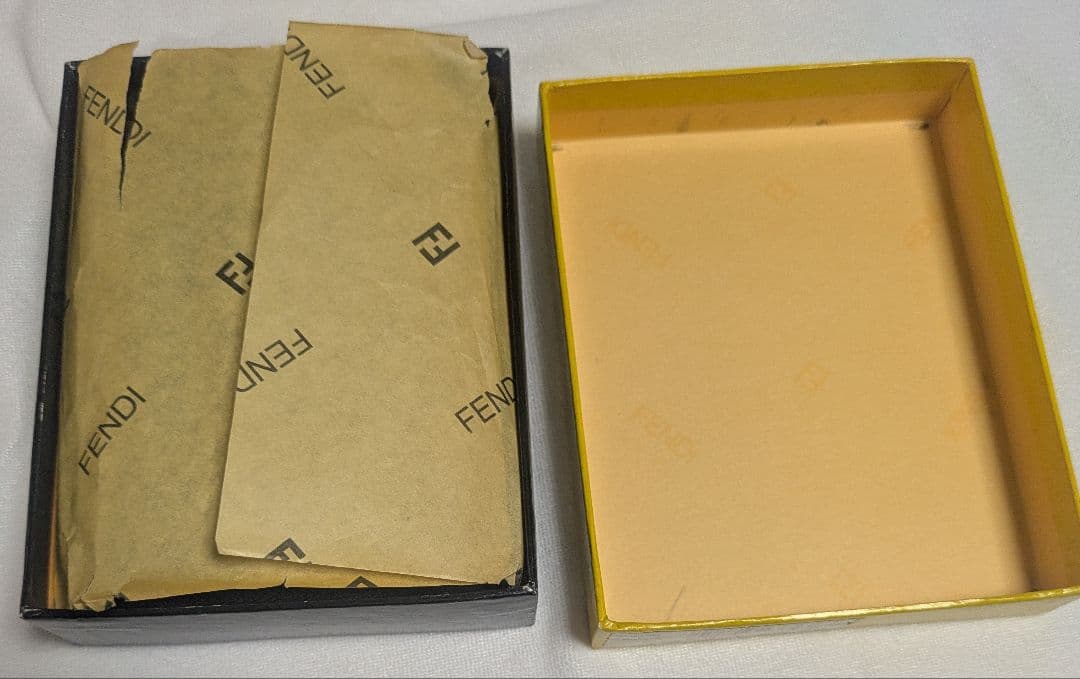 FENDI フェンディ ズッカ柄 二つ折り財布 ラウンドファスナー 箱付き 美品