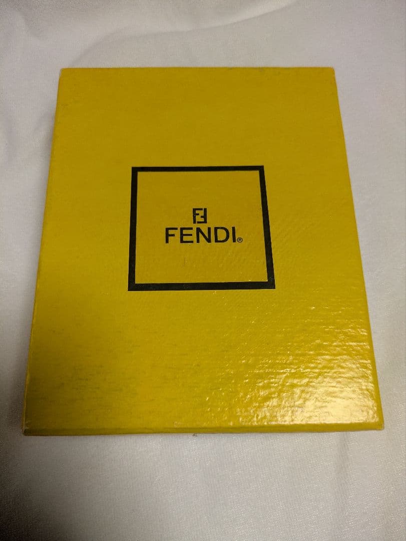 FENDI フェンディ ズッカ柄 二つ折り財布 ラウンドファスナー 箱付き 美品