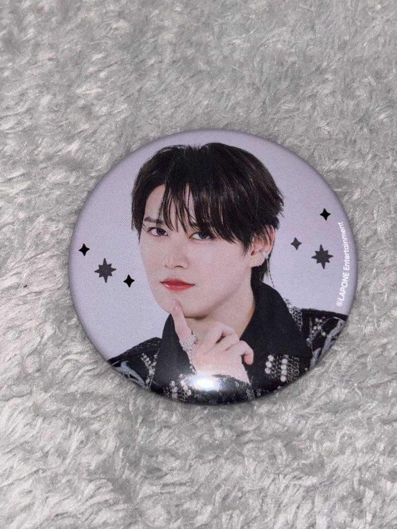 jo1白岩瑠姫缶バッチ - メルカリ