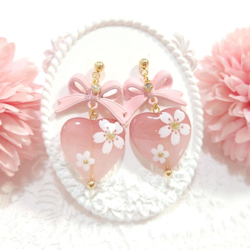 １点限定♡桜ピンクのステッチリボンと手染め桜ハートビーズの春色ハートピアス❀♡