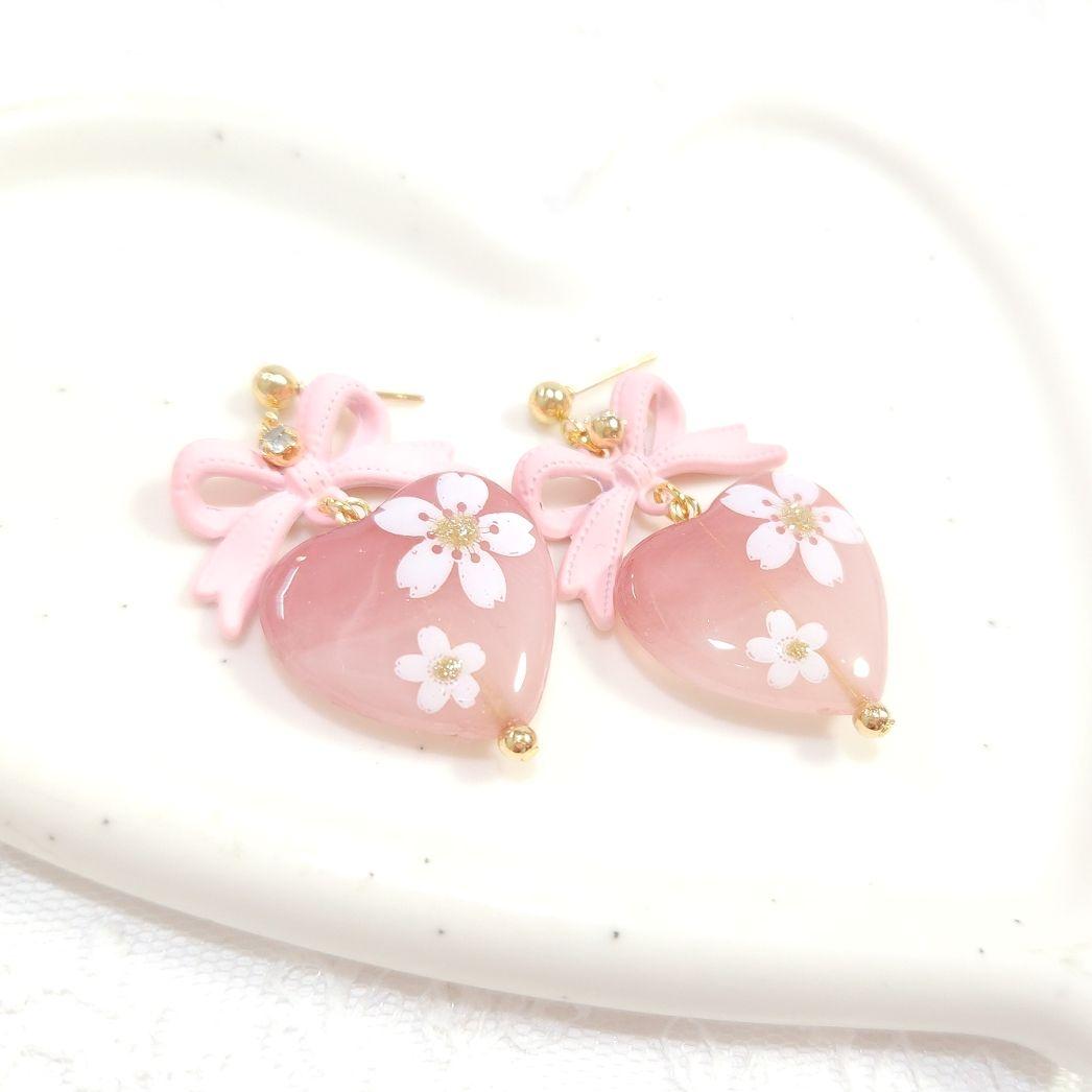 １点限定♡桜ピンクのステッチリボンと手染め桜ハートビーズの春色ハートピアス❀♡