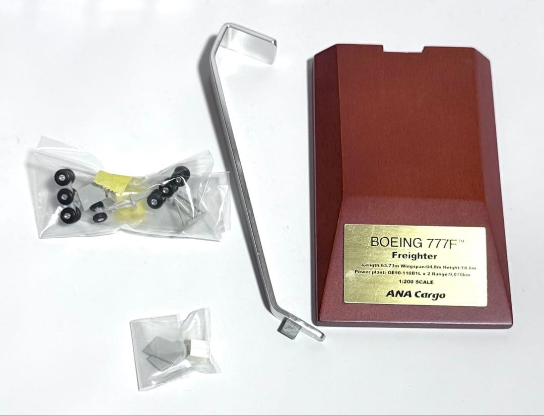 全日空商事 1/200 B777F ANA Cargo JA 77IF - メルカリ