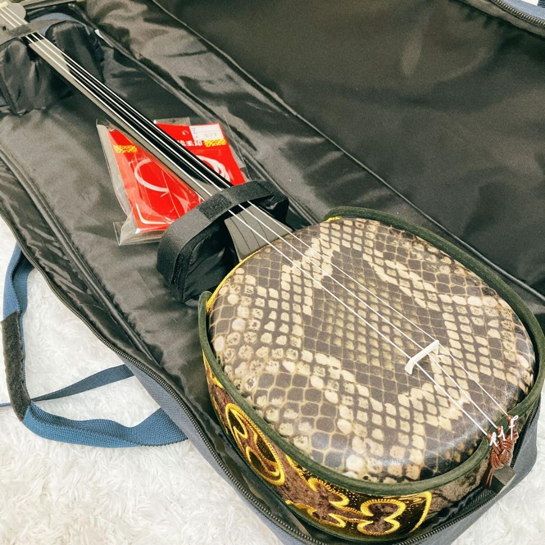 【美品】沖縄三線 ソフトケース付き 入門者向け 弦楽器 和楽器 人工革 蛇味線