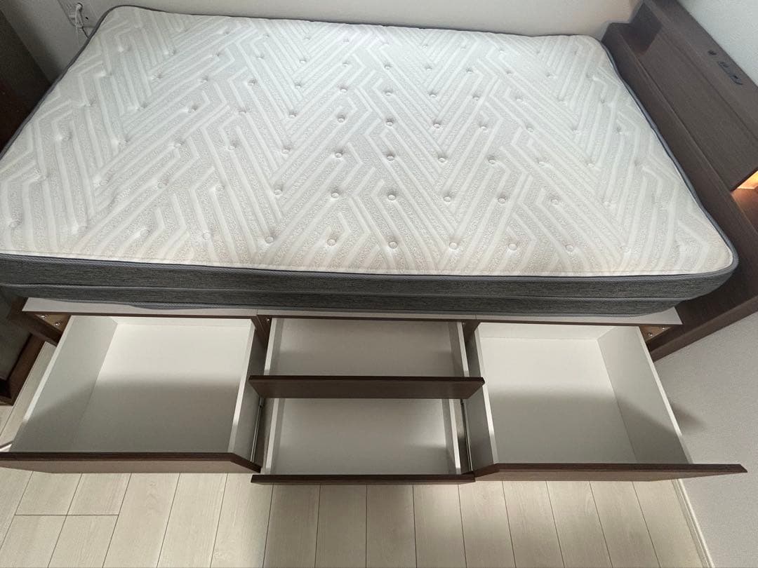 【美品】セミダブル ベッドフレーム 引き出し・コンセント・ライト付き&マットレス