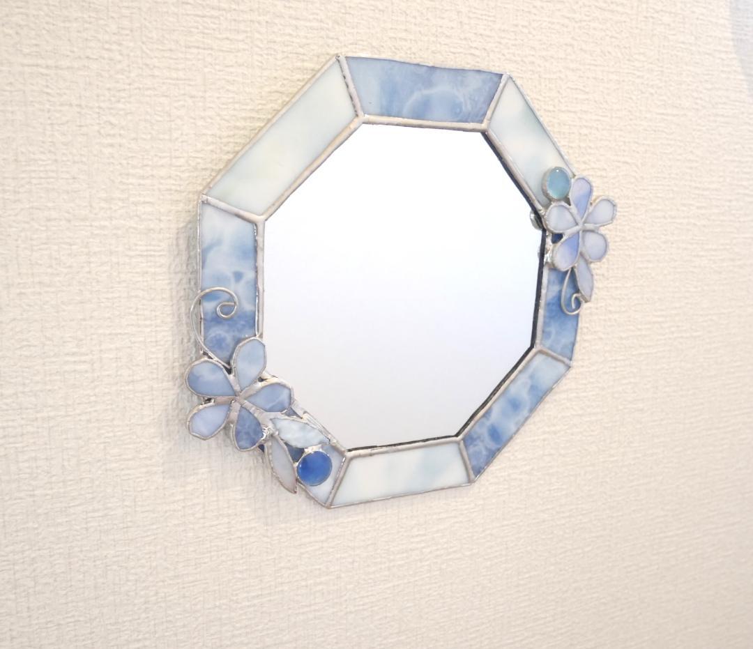 ✴︎:.。淡いブルーの八角形鏡♪　(size20㎝/max23）　ステンドグラス