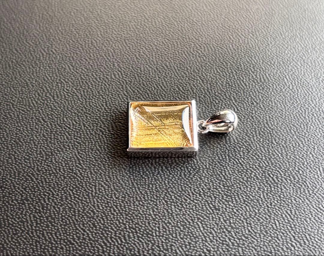 究極品質　宇宙の彼方から舞い降りし奇跡の隕石　プレミアムゴールドギベオンのPT