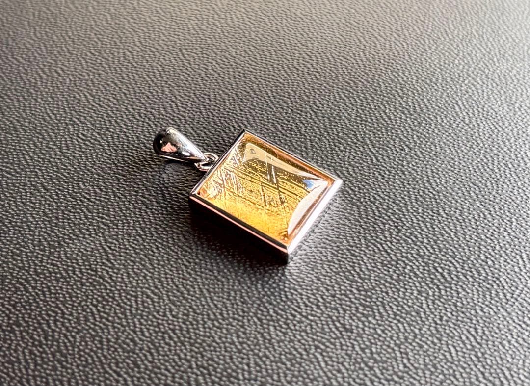 究極品質　宇宙の彼方から舞い降りし奇跡の隕石　プレミアムゴールドギベオンのPT