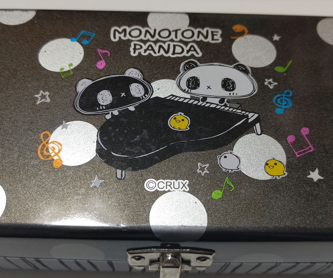 モノトーンパンダ 缶 ペンケース - メルカリ