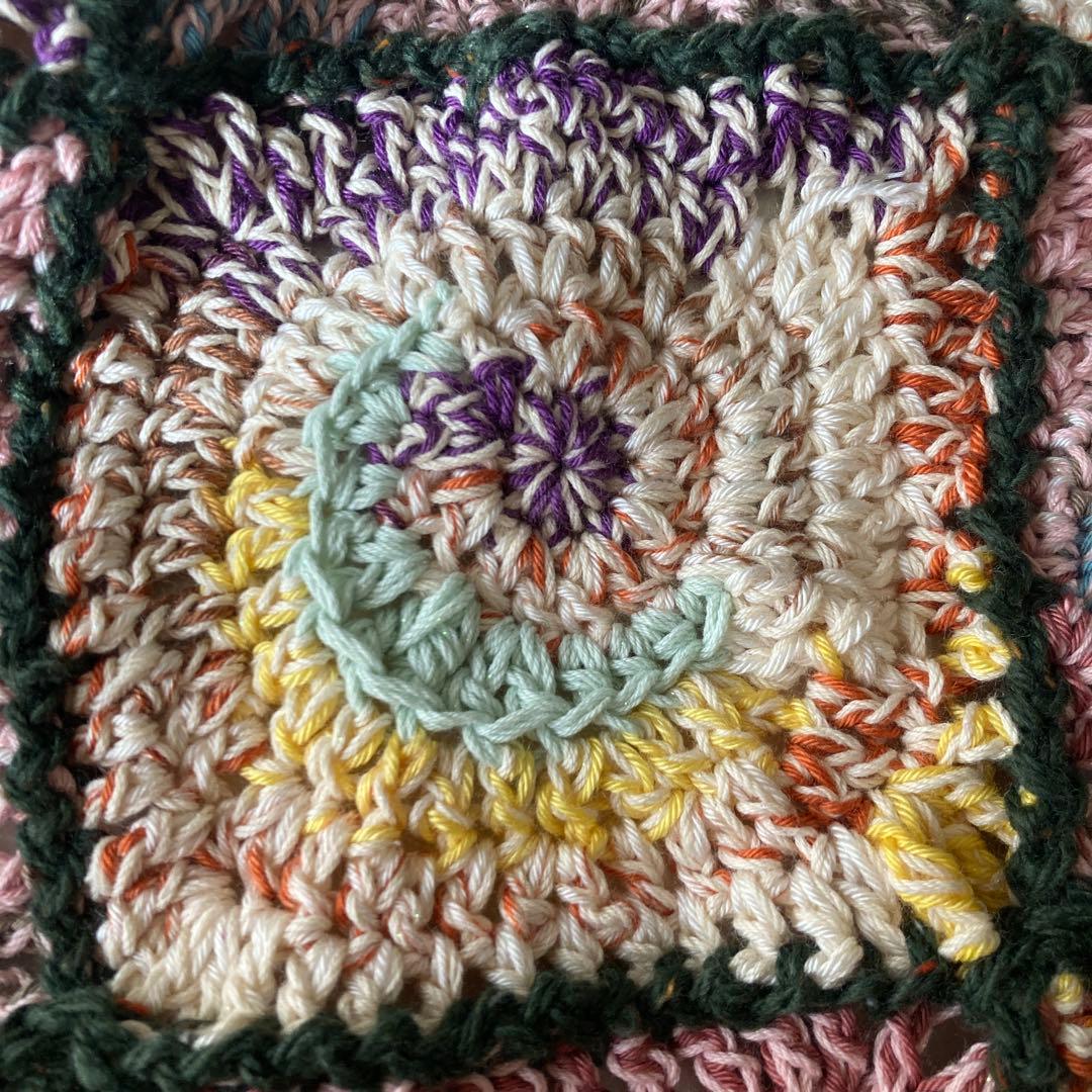 ハンドメイド　手編みブランケット　グラニースクエア　かぎ針編み　マルチカバー