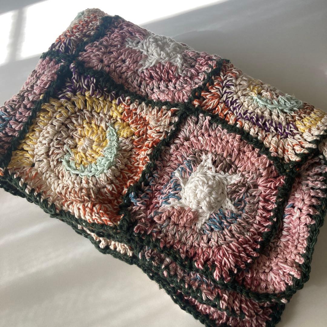 ハンドメイド　手編みブランケット　グラニースクエア　かぎ針編み　マルチカバー