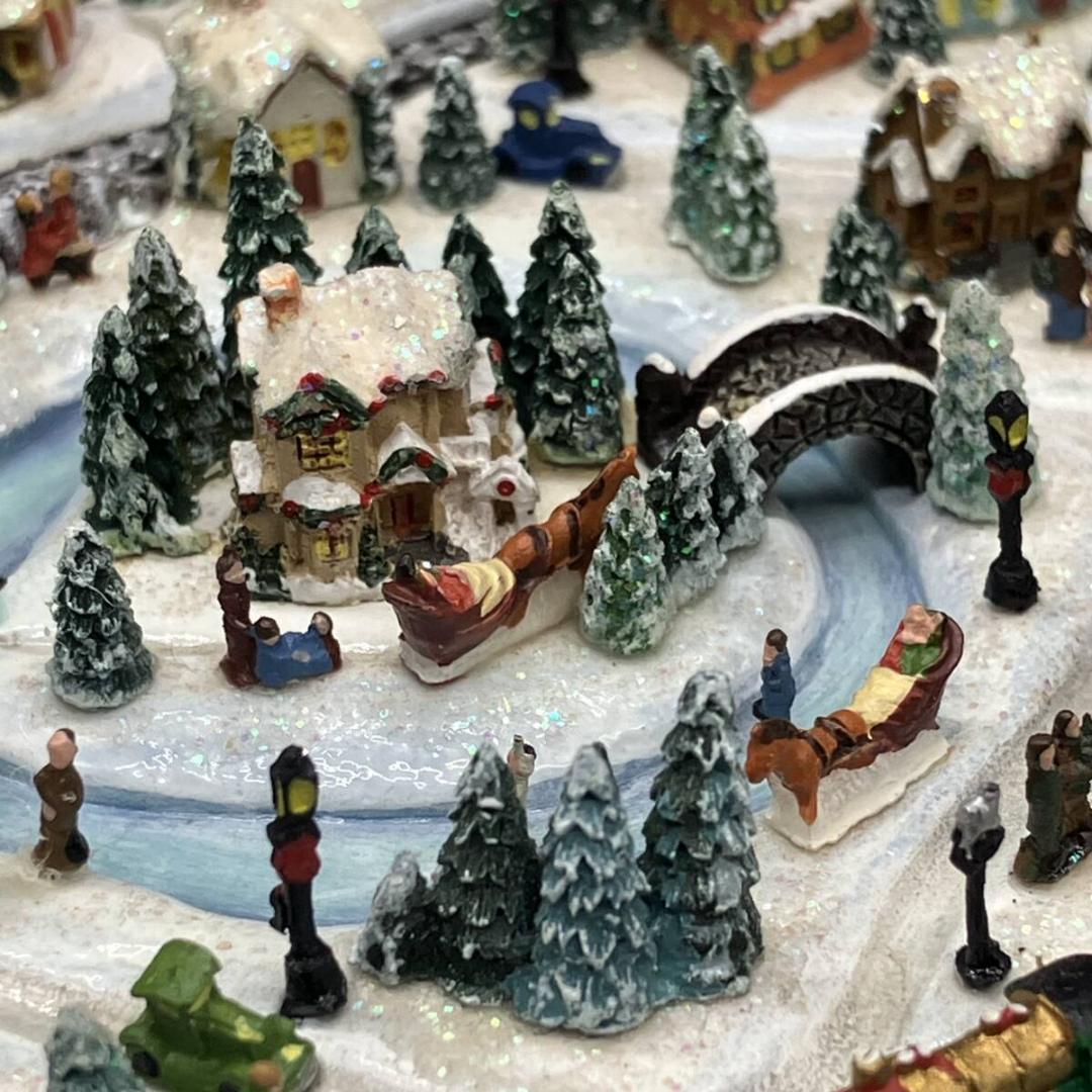 トーマスキンケード　田舎のクリスマス列車　ミニチュア　ジオラマ　クリスマス