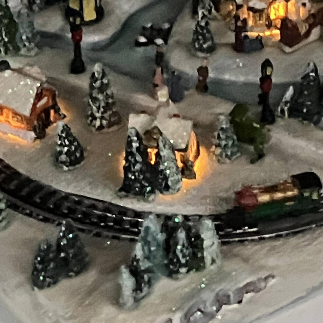 トーマスキンケード　田舎のクリスマス列車　ミニチュア　ジオラマ　クリスマス