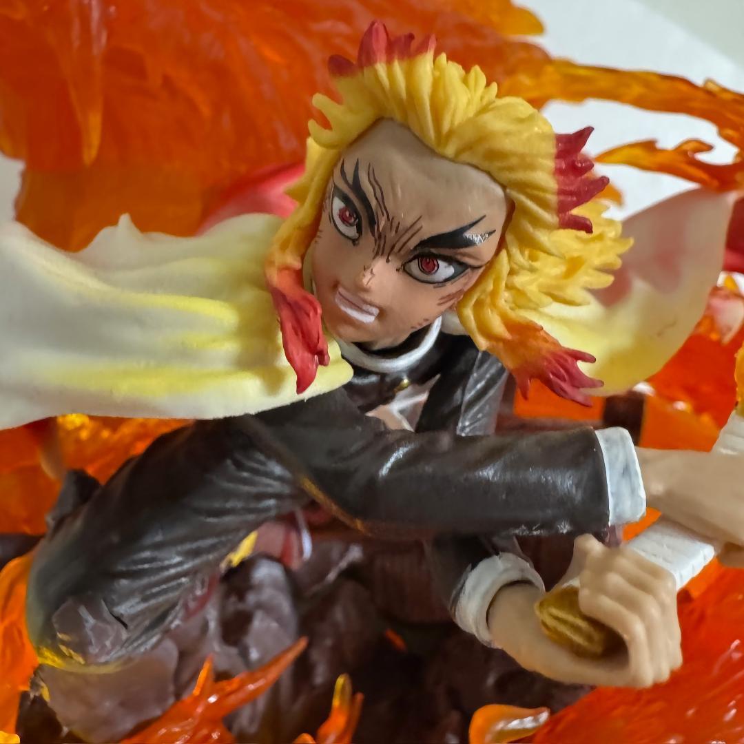 鬼滅の刃　煉獄杏寿郎　炎柱　特大　フィギュア 炎柱 LED点灯　無限夢列車編