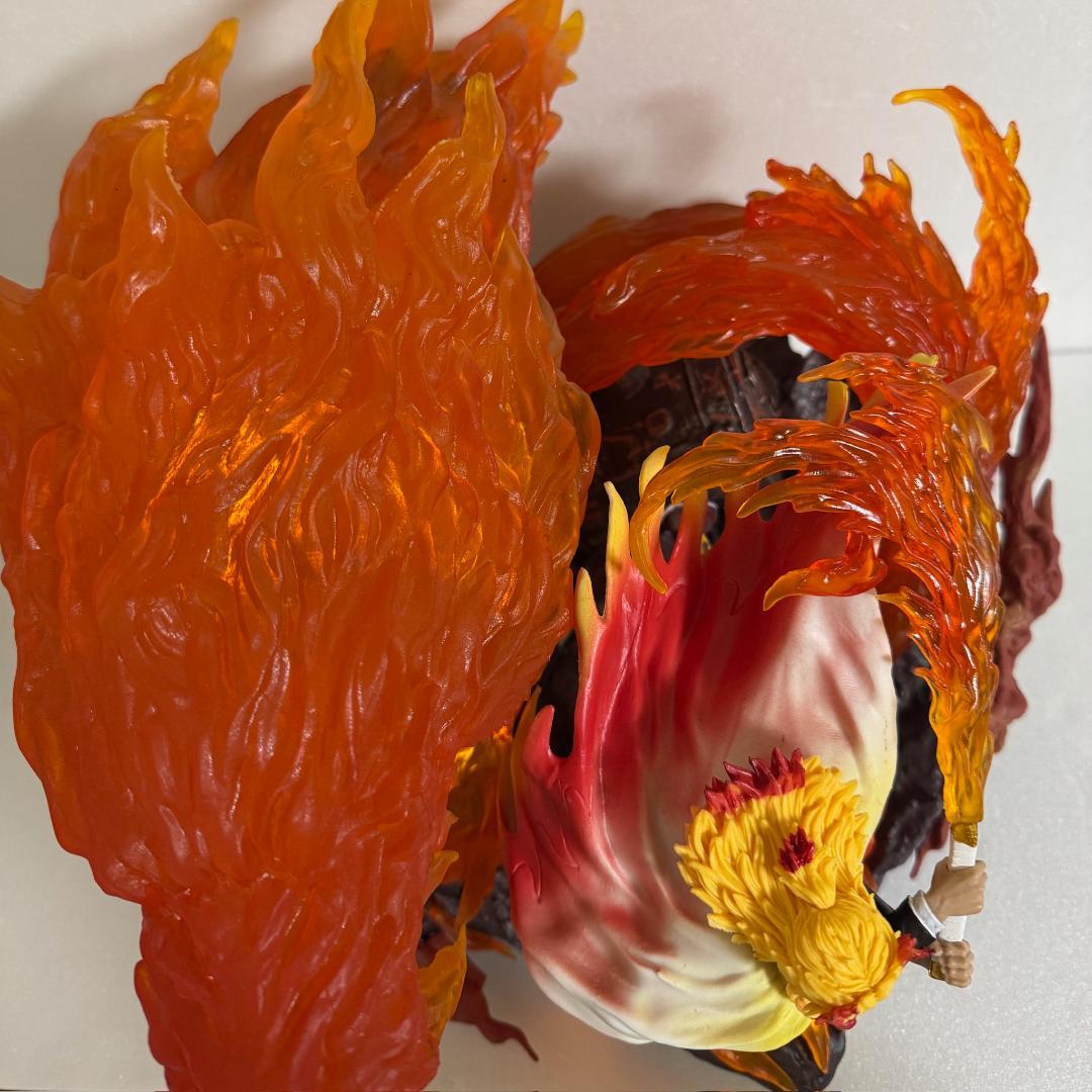 鬼滅の刃　煉獄杏寿郎　炎柱　特大　フィギュア 炎柱 LED点灯　無限夢列車編