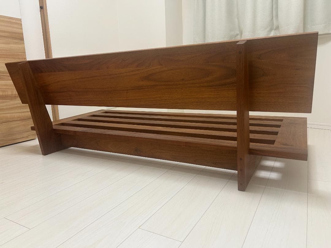 黒いレザーソファ