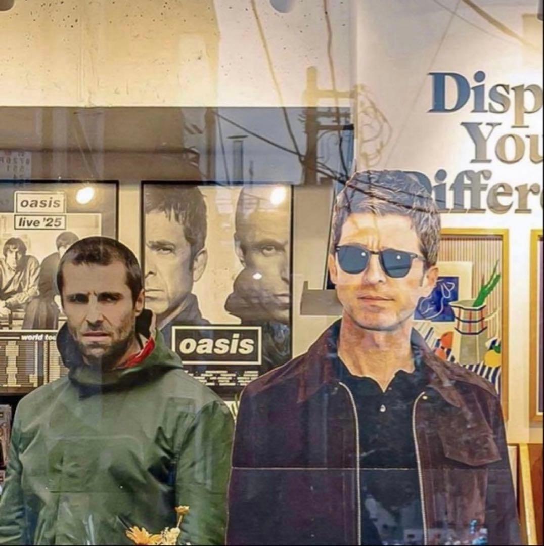 Oasis live '25 ツアーポスター [Half Face] A2サイズ - メルカリ
