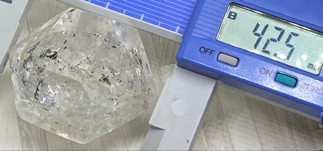 流砂入り水入り水晶　虹入り　可動域有り　原石　置物　浄化　癒し　天然石