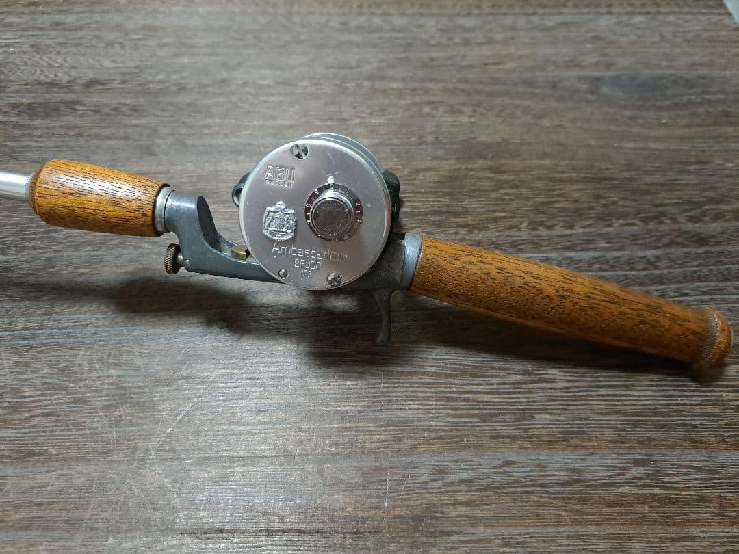 VAGABOND　MillionFish　CASTING GRIP