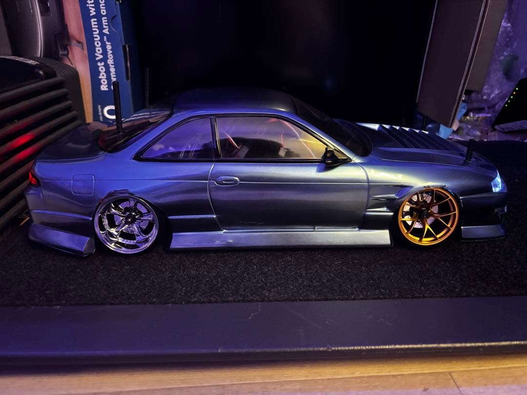 RCドリフトカー　ラジドリ　ReveDバッテリー SANWAプロポ