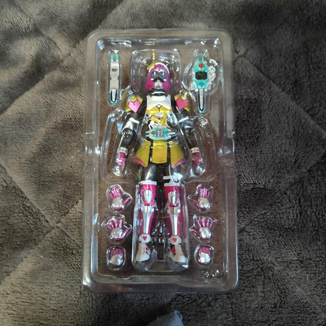 S.H.Figuarts KAMEN RIDER POPPY レベルX