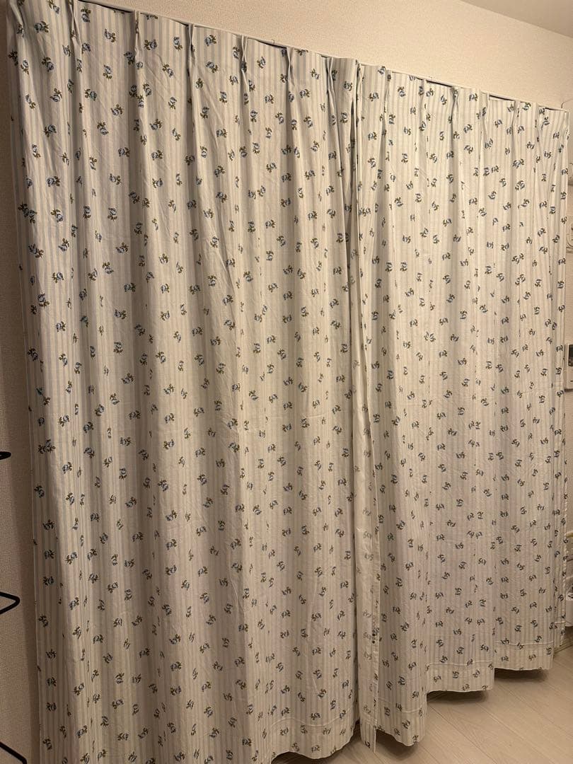 ローラアシュレイ　花柄カーテン 2枚組