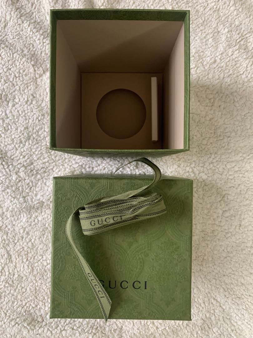 GUUCCI キャンドル、新品箱付き.蝶のモチーフクリスマスシーズンに！