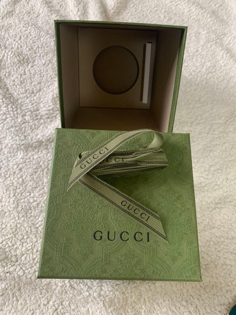 GUUCCI キャンドル、新品箱付き.蝶のモチーフクリスマスシーズンに！