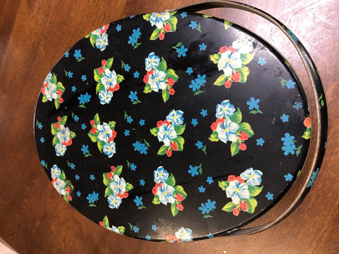 アンティーク　ブリキ缶　ブラック　花柄　ラベルあり