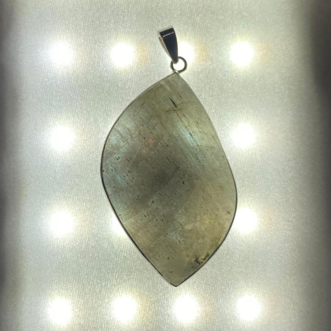 【新品】天然石ラブラドライト ペンダント オーロラ色　パワーストーン