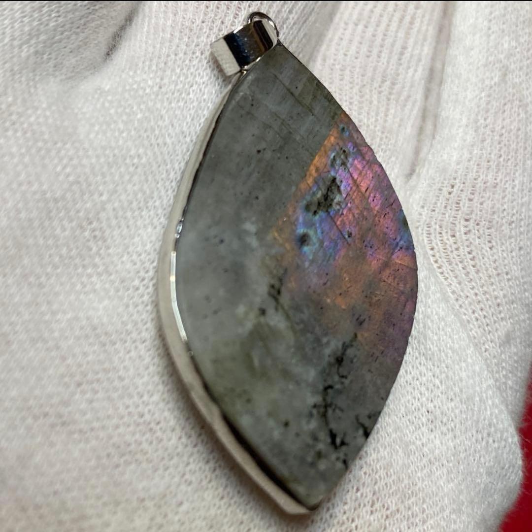 【新品】天然石ラブラドライト ペンダント オーロラ色　パワーストーン
