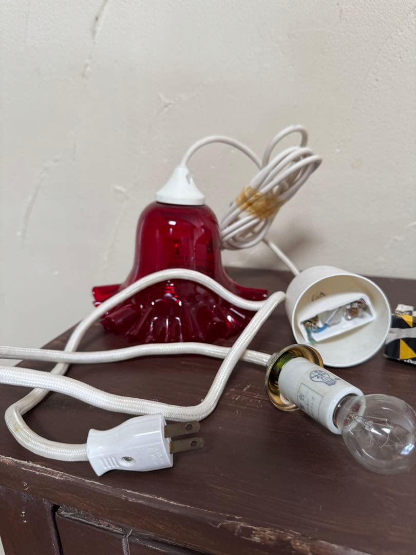 赤いガラスペンダントライト