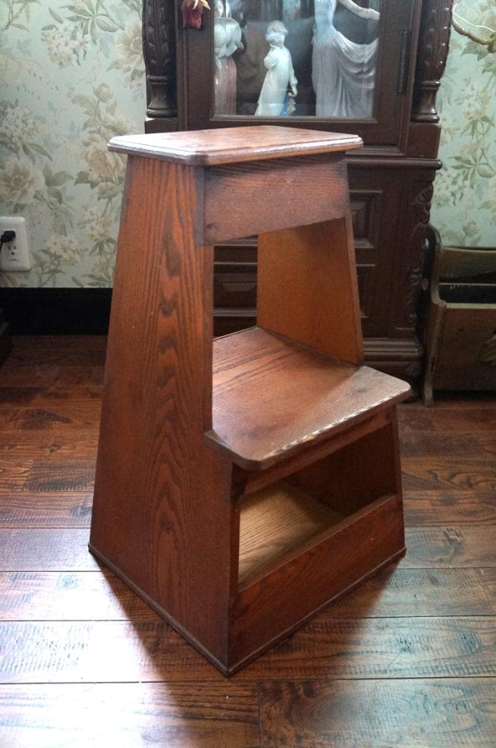 昭和レトロ・木製・踏み台・階段・2段・飾り台・ディスプレイ台・収納スペース有り