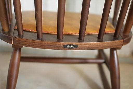 古い木製のロッキングチェア