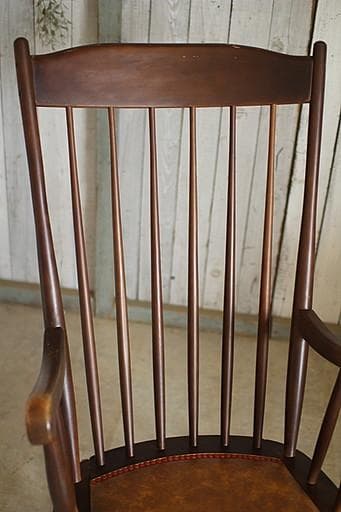 古い木製のロッキングチェア