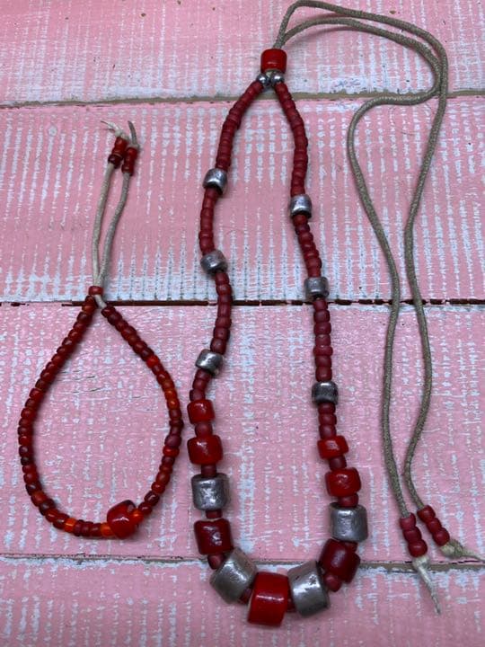 ホワイトハーツアンティークビーズ(ピンク)＆無垢シルバービーズネックレス